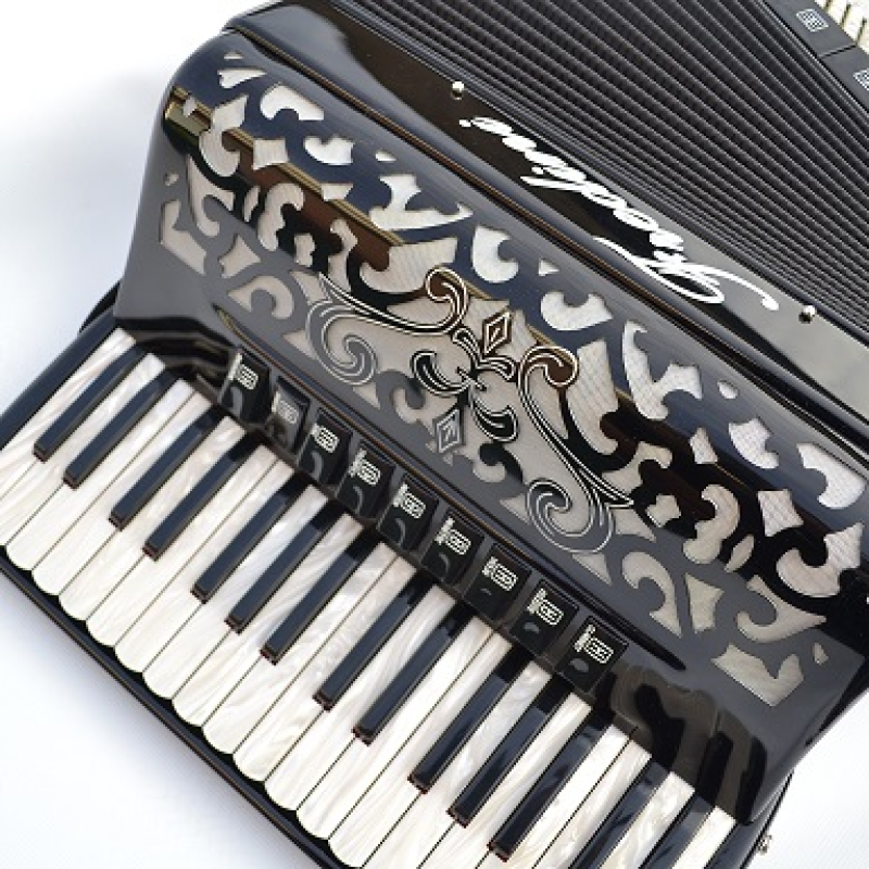 34 toetsen, 96 bassen